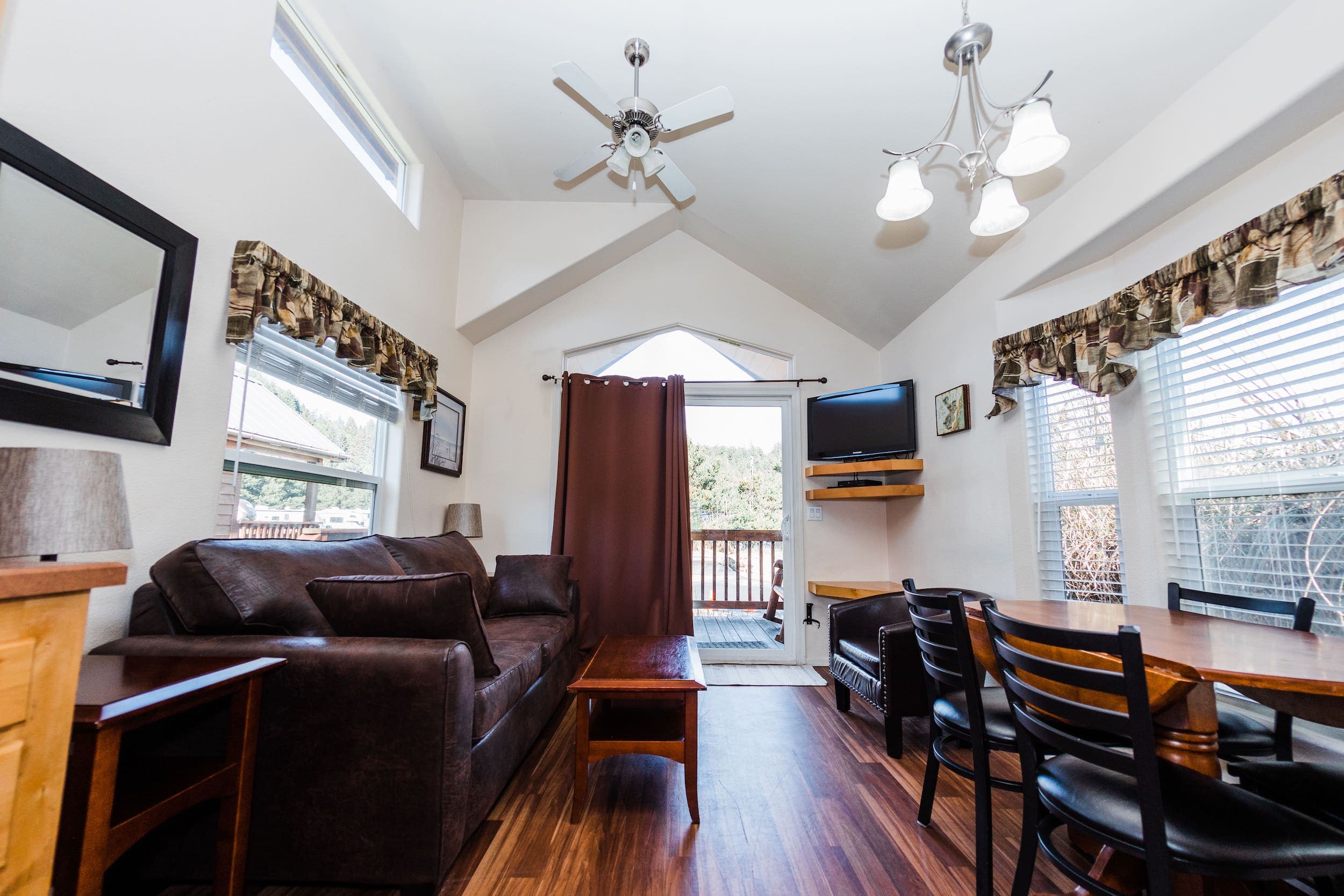 The interior and porch of a Deluxe Cottage with Bunks at Hart's Camp