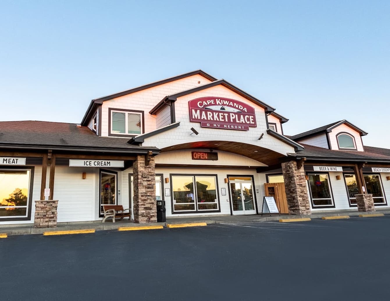 The exterior of Cape Kiwanda's Marketplace