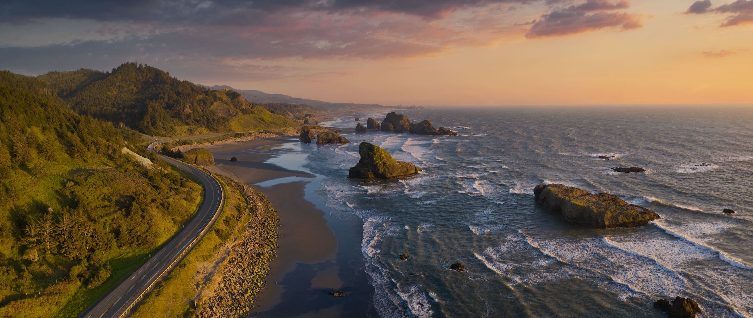The coast line of Cape Kiwanda near Harts Camp